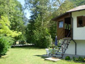 Holiday Home Freistehendes Haus mit Veranda mit Seeblick by Interhome