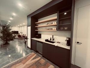 2BR, Private Hot Tub, Views, Luxury, New Home