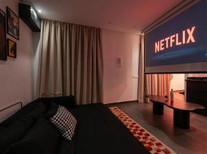 Jacuzzi Private Terrace Design Central Apartment