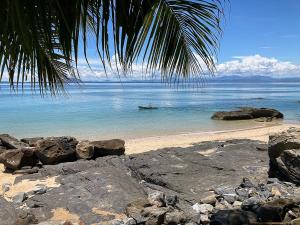 Ecolodge Libertalia Nosy Komba- Villa privee avec plage et vues panoramiques, services inclus, excursions tropicales