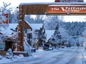 Lakeview Getaway Game Rm, Pool, Spa, Sauna!