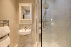 Three-Bedroom Hyde Park Apartment