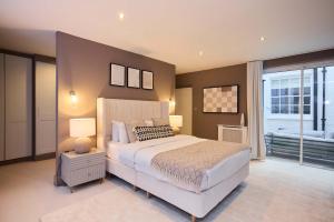 Three-Bedroom Hyde Park Apartment