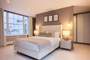 Three-Bedroom Hyde Park Apartment