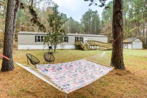 Hike, Bike and Boat Peaceful Piney Woods Home!