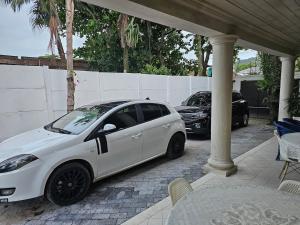 2 Casas na praia do Pernambuco em 1 so a 300m da praia