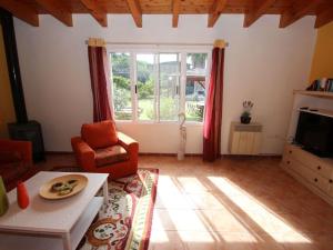 Holiday Home Geräumiges Ferienhaus mit Kaminofen und Terrasse by Interhome