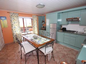 Holiday Home Geräumiges Ferienhaus mit Kaminofen und Terrasse by Interhome