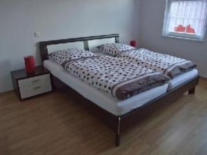 Apartment direkt am Wasser in Dornum Westerbur by Interhome