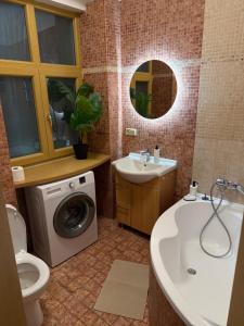 URBAN JUNGLE 2-bedroom apartment old town Air Conditioned