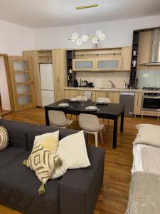 URBAN JUNGLE apartment 2-bedroom apartment old town Air Conditioned