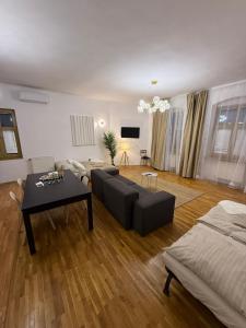 URBAN JUNGLE apartment 2-bedroom apartment old town Air Conditioned