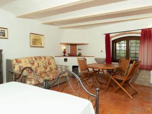 Apartment Giovanni mit Pool by Interhome