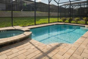 Luxury and Spacious Villa with Pool and Hot Tub just minutes from Disney