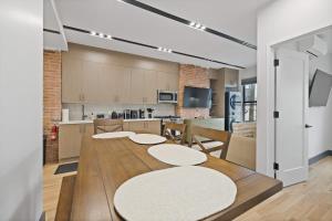 New Luxury and Chic 3BR 2BA Apartment 20 Minutes to NYC