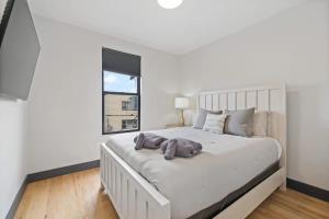 New Luxury and Chic 3BR 2BA Apartment 20 Minutes to NYC