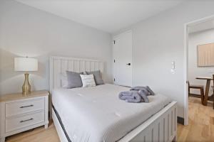 New Luxury and Chic 3BR 2BA Apartment 20 Minutes to NYC