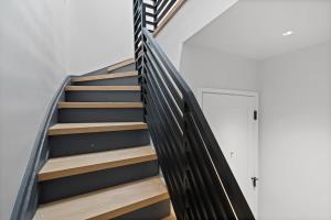 New Luxury and Chic 3BR 2BA Apartment 20 Minutes to NYC