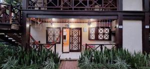 Casa na praia de maresias em condomínio com piscina aquecida na av principal de maresias