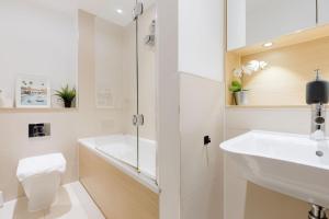 Colourful 1BDR Canalside Flat in East London