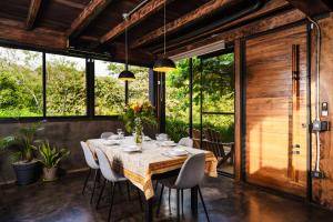 Oceanview and Private Pool 8 mins to Downtown