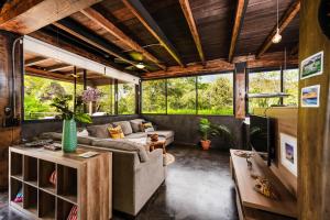 Oceanview and Private Pool 8 mins to Downtown