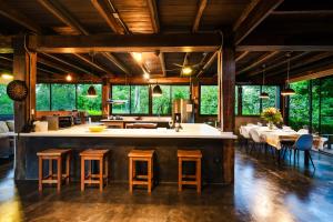 Oceanview and Private Pool 8 mins to Downtown