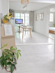 HOSTAY Cheongdam 2BR Apartment 2 Queen Beds Gangnam