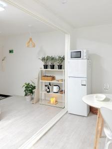 HOSTAY Cheongdam 2BR Apartment 2 Queen Beds Gangnam