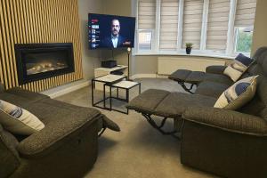 Aldwych house, For Holidays, Contractors & Relocation, Free Parking & Wi-Fi