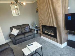 Aldwych house, For Holidays, Contractors & Relocation, Free Parking & Wi-Fi