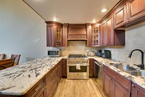 Walk to Hunter Village! Family Ski Retreat with Deck