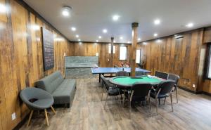 Beach Front Family Cottage Ping Pong & Karaoke