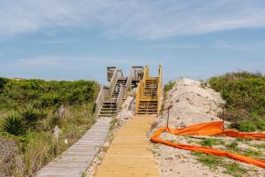 Whitecaps Surf City Beachfront Townhome