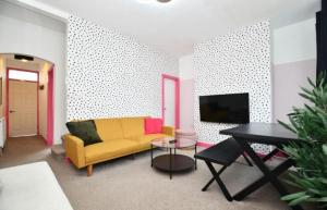 Manchester Getaway Bright & Spacious With Parking