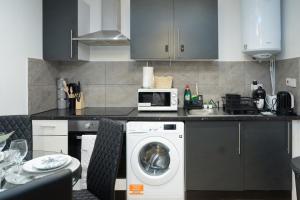 Modern 2-Bed Apartment Near Transport, Stadiums