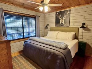 Stargazer Cabin - Sauna, Rooftop Deck, Fire Pit, Indoor Wood Fireplace, Privacy