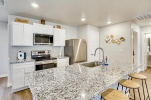 6 Mi to Texas Tech Family Home with Patio and Yard