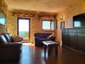 Apartment Große Wohnung mit Blick von den Bergen bis zum Meer by Interhome