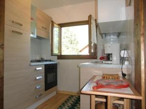 Holiday Home Freistehendes Haus mit Veranda mit Seeblick by Interhome