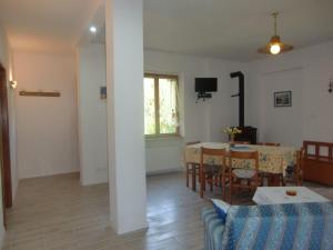 Apartment Sehr geräumige Wohnung inmitten der Natur by Interhome