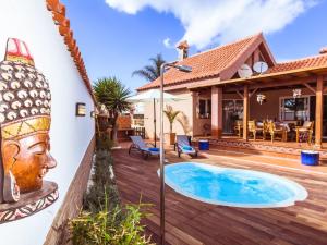 Holiday Home Strandnahes Ferienhaus Hibiscus mit privatem Pool by Interhome