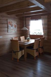 Apartment Gemütliches Blockhaus in Waldrandlage mit Sauna by Interhome