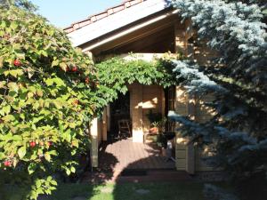 Apartment Gemütliches Blockhaus in Waldrandlage mit Sauna by Interhome