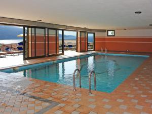 Apartment Zweizimmerwohnung mit Seeblick by Interhome