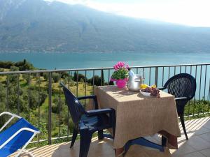 Apartment Zweizimmerwohnung mit Seeblick by Interhome