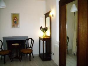 Apartment Wohnung Glicine mit Wasserblick by Interhome