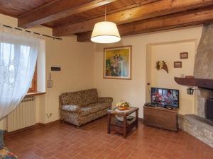 Holiday Home Fichtenhaus mit Schwimmbad zwischen Florenz und by Interhome