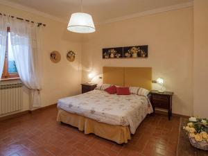 Holiday Home Fichtenhaus mit Schwimmbad zwischen Florenz und Arezzo by Interhome