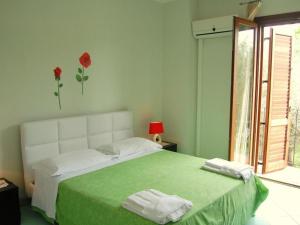 Apartment Wohnung Casa Etna mit Wasserblick by Interhome